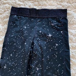 nike pro star patterned cropped leggings